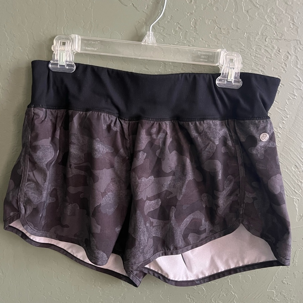 Zella Black Gray Camo Athletic Shorts